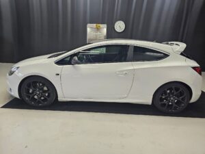 OPEL Astra GTC 2.0 Turbo OPC – 280 CV