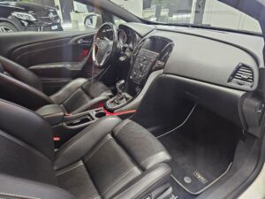 OPEL Astra GTC 2.0 Turbo OPC – 280 CV