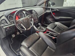 OPEL Astra GTC 2.0 Turbo OPC – 280 CV